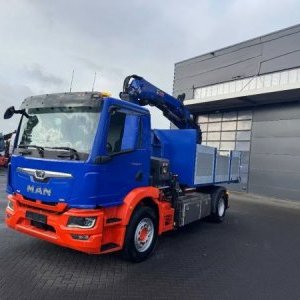 foto Zánovní Eur6 kontejner + HIAB + vana