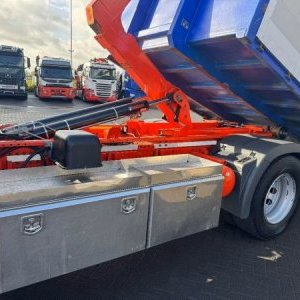 foto Zánovní Eur6 kontejner + HIAB + vana