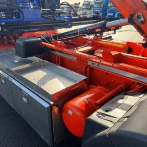 foto Zánovní Eur6 kontejner + HIAB + vana